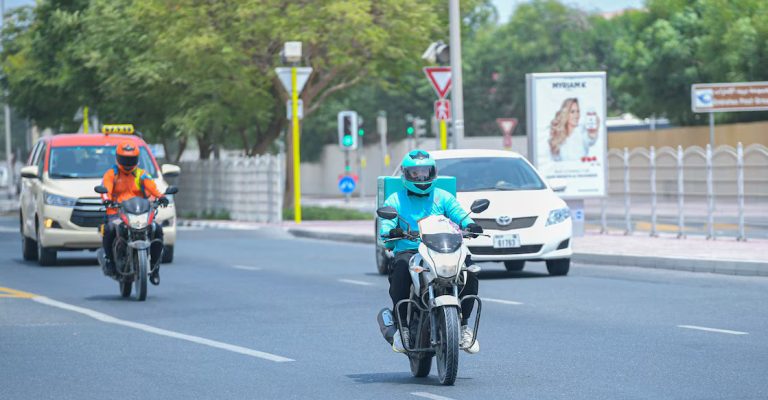 heat-humidity-or-hale-delivery-boys-are-working-qatar