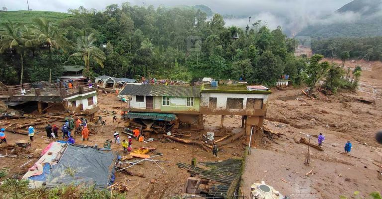 mundakkai-wayanad-landslide2
