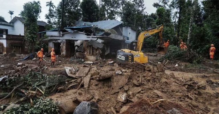 wayanad-landslide-rescue-020802