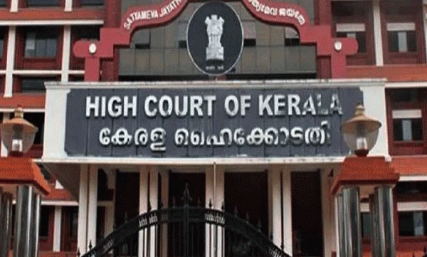 കൊച്ചി തീരത്ത്